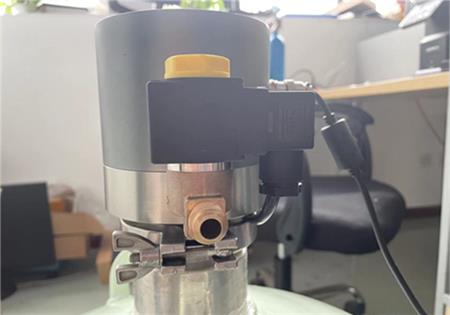 自動(dòng)液氮泵 vs 手動(dòng)充裝：效率、安全性對(duì)比與場(chǎng)景選擇指南